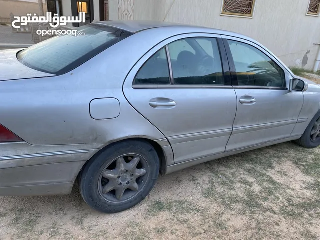 محرك أربعة c200كمبروسر الاحمر  محرك يصرف كمبيو تماتك   كمبيو ممتازة حوادث وطلاء لايوجد