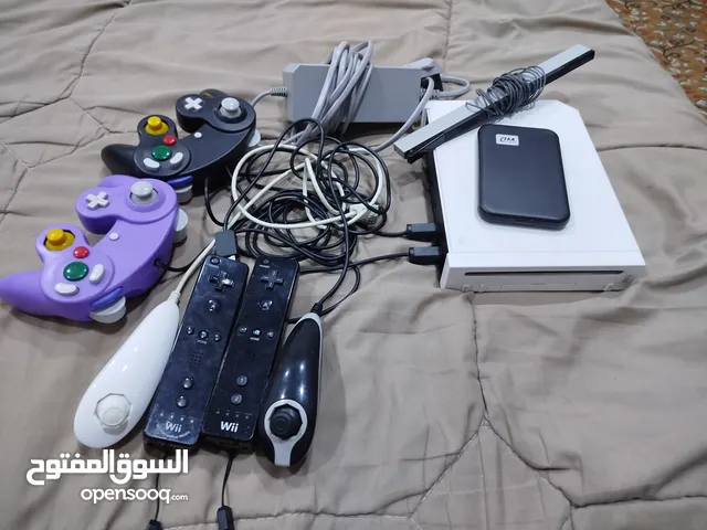 جهاز وي نضيف 200 لعبه هارد وايضا العاب كيم كيوب كامل ملحقاته، معه 2 يدات وي و2 يدات كيم كيوب