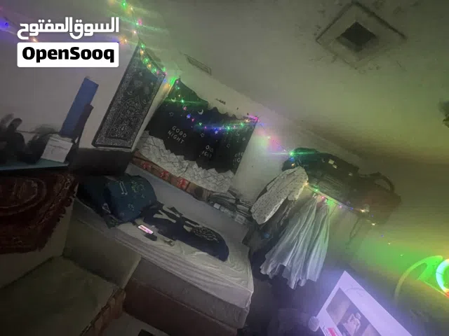 غرفة للإيجار لسيدة او سيدة وزوجها او لبنت واحدة او بنتين بحولي مقابل جراند هايبر بن خالدون