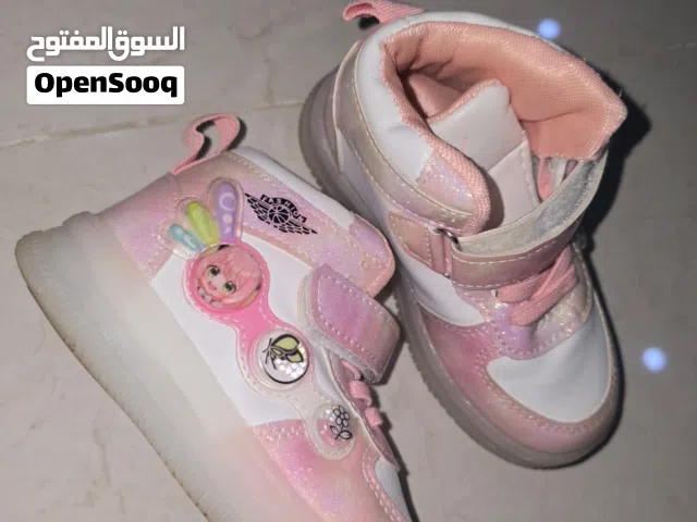 احذية بنات لاعمار مختلفة