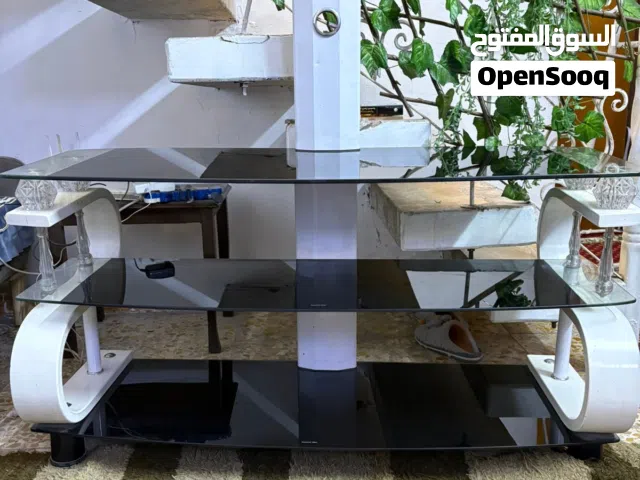 ميز شاشة تلفزيون