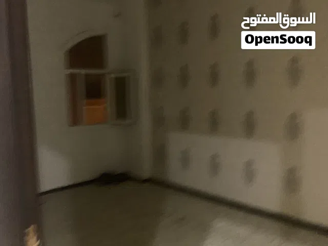 منزل لليجار في السراج في شارع حمام بلقيس قرب السريع