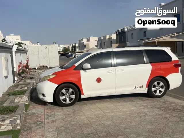 2015 تويوتا سيينا LE