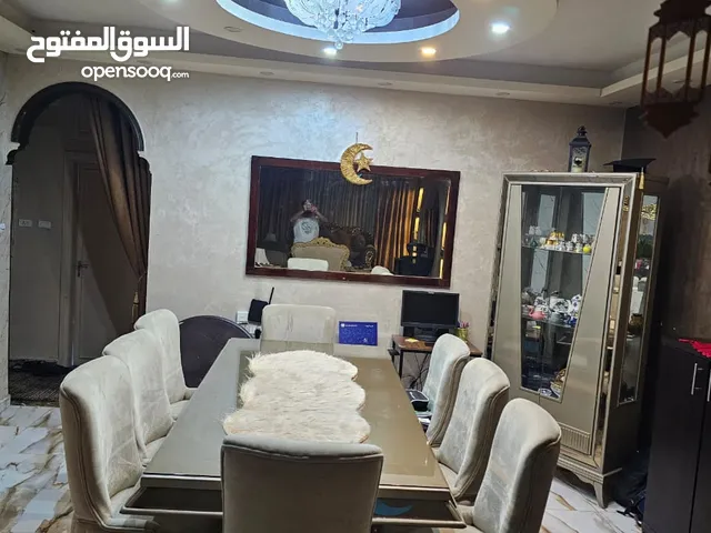 طاولة سفرة وفضية حالة وكالة للبيع