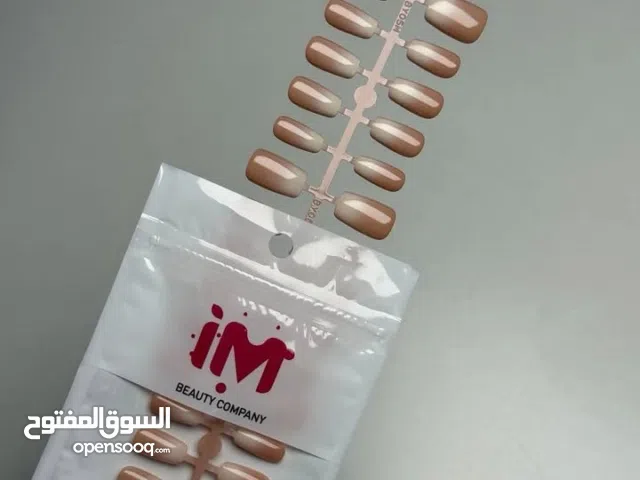 شريط اضافر من ماركة im باللون الطبيعي ٫ قوي ومضاد للكسر بديل للاكرلك