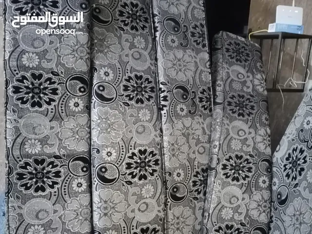4 مساند 2وزوايا 4 مراكي بحالة ممتازة التواصل واتس اب