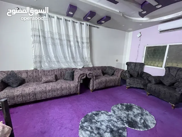 طقم كنب مستعمل بحالة الوكاله بسعر حررررق لحق