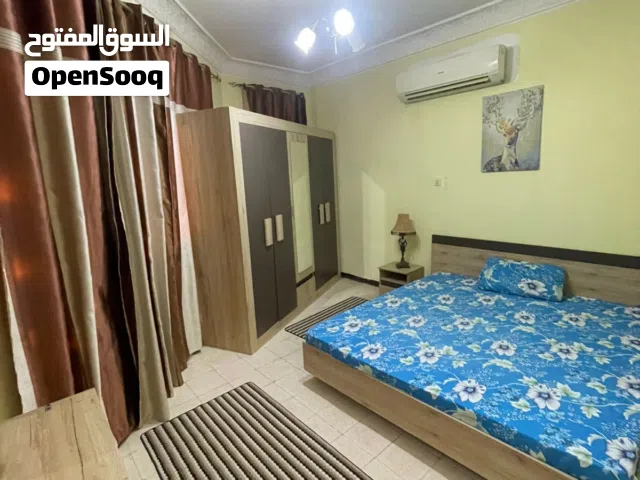 *الخوير فيلا المدرسة* قريب مسجد سعيد بن تيمور وخلف الضيعة اللبناني 2 غرفة وصالة ومطبخ وحمام مفروش ال
