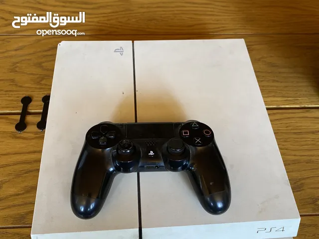 بلاستيشن 4 فات بحالة ممتازة جدا نظيف بسعر 700شيكل