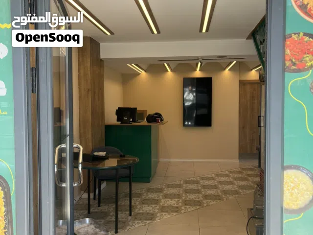 محل تجاري في المصيون مكون من طابقين بمساحة 160 متر مقابل بنك الصفا الشارع الرئيسي