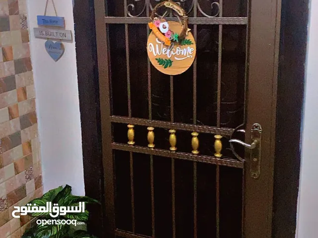 باب حديد بحالة ممتازة جدا