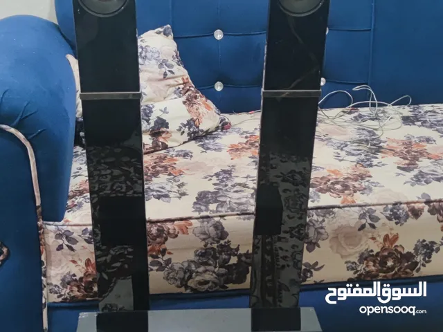 سماعات مسرح منزلي سامسونج مكون من سماعتين عامودي وسماعه وسط وصب هوفر بدون اسلاك كل شي موضح بالصور