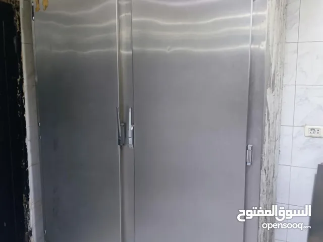 عدة مطاعم بحالة الوكاله