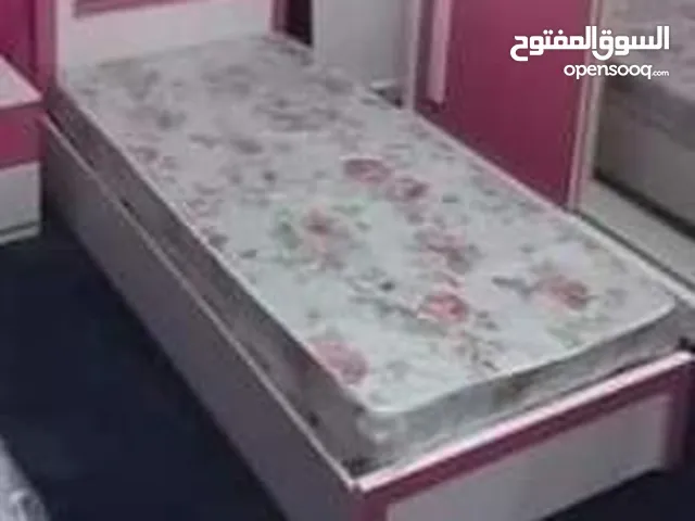غرف نوم شبابيه خشب لامينيت تركي ملبس قشرة ميلامين سماكة الخشب 18 مم تتكون من خزانه سحاب وتخت