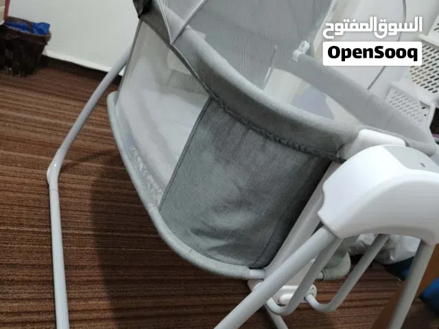 سرير اطفال هزاز بحالة ممتازة