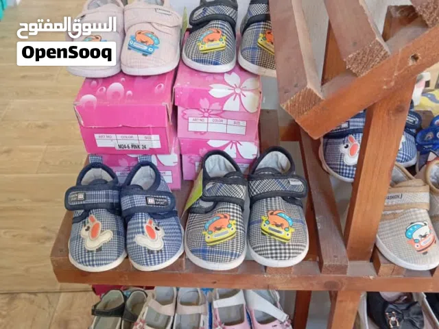 تصفية احذية مواليد عدد 45 قطعه سعر ع 12 لقطعه