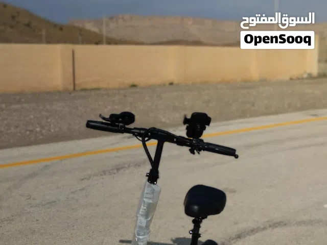 للبيع سكوتر كهربائي (شركة روسيه) مع كرسي