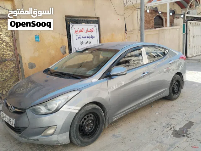 2012 هيونداي افانتي Limited