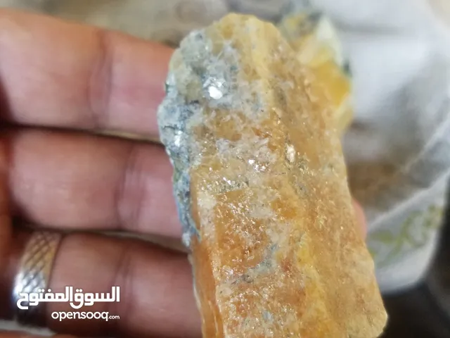 الزفير الاصفر كرندوم خام
