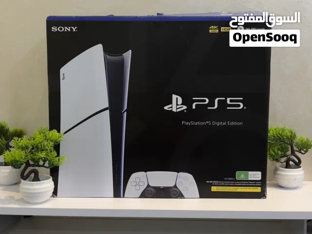 بلايستيشن 5 ديجيتال مستعمل تلات اشهر بحالة جدا ممتازة مع 2 كونصول بالمجان