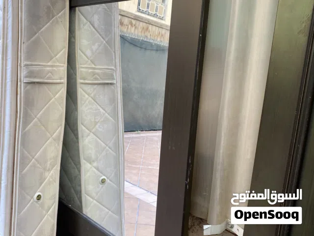 للبيع تسريحة و كبد تليفزيون بحالة ممتازه جدا