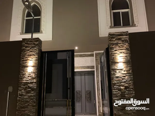 760 m2 5 Bedrooms Villa for Sale in Al Riyadh Al Arid