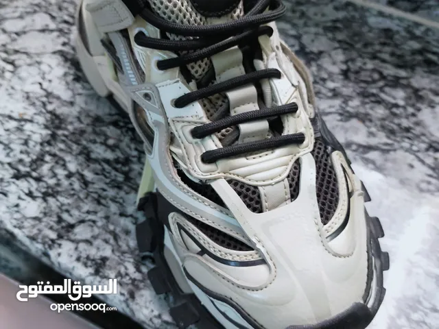 حذاء بلنسيكا