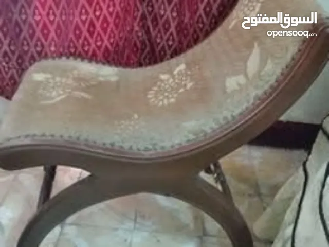 كرسي تسريحة خشب زان أحمر تنجيد قطيفة بيج حالة ممتازة ارتفاع 40 سم - عين شمس الشرقية - القاهرة
