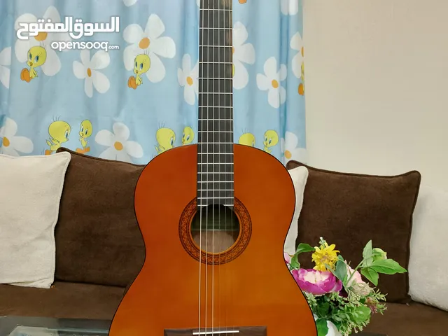 جيتار يامها كلاسك c40 مع شنطة نضيف جدا شبه جديد Yamaha classical guitar C40 model
