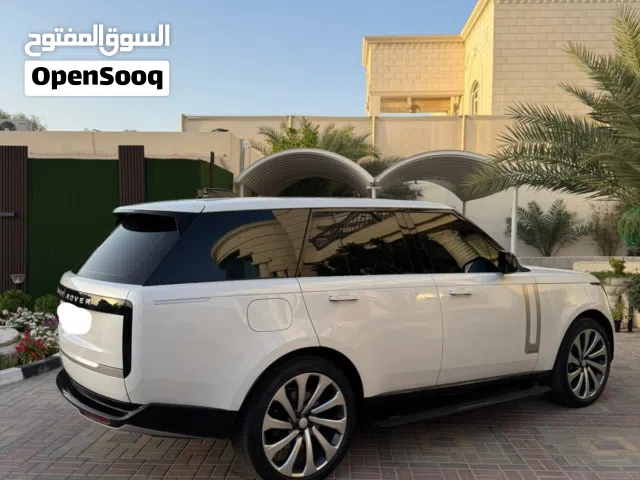 2025 لاند روفر اخرى