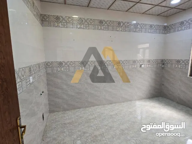 مشتمــل للايجــار المساحة : 100 متر