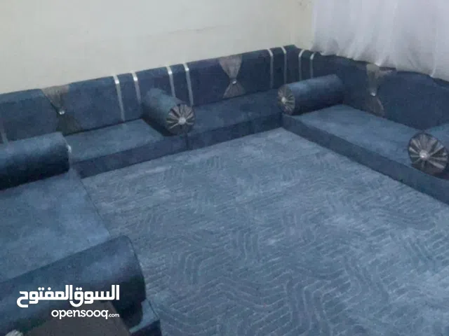 جلسه فرشات ارضيه تفصيل بحاله الوكاله استعمال 3 شهور  4 فرشات 4 مساند 5 ركايات لون ممبز وتفصيل مميز