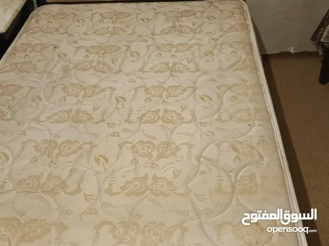 تخوت مفرد ونص خشب زان ثقيل مع جلد وفرشات هارموني اصليه زنبركيه مريحه جدا ،استخدام بسيط ،عدد 6 تخوت