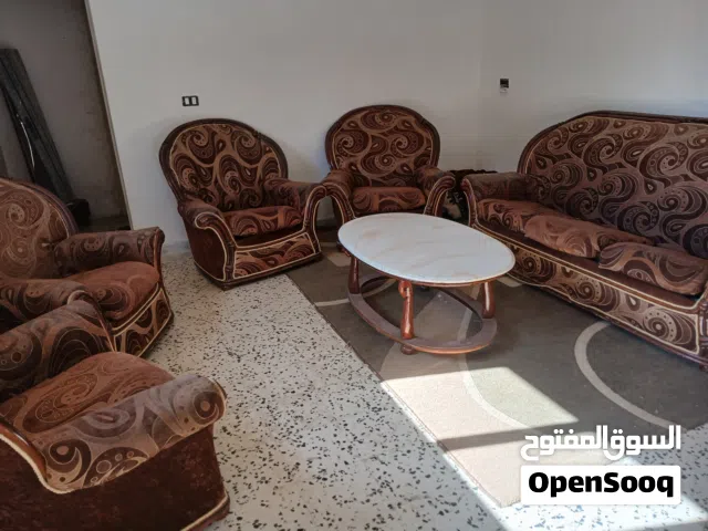 صالون للبيع