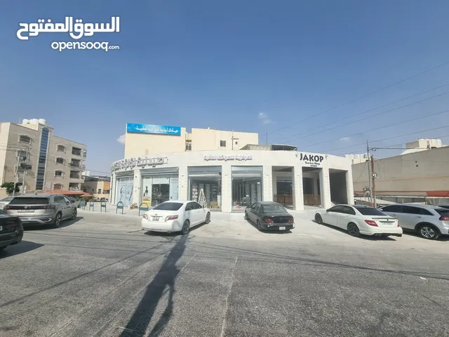 محلين تجاريين مفتوحين على بعض للايجار بشارع الكرامة بمساحة 130