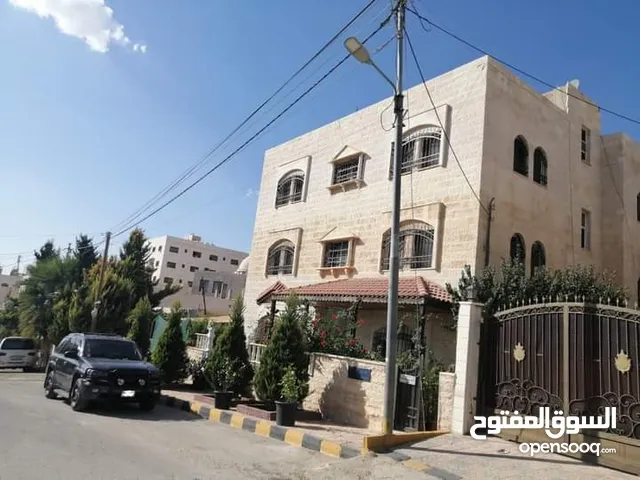 720 m2 5 Bedrooms Villa for Sale in Amman Al Muqabalain