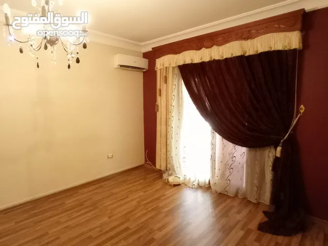 140 m2 3 Bedrooms Apartments for Rent in Tripoli Al-Hadba Al-Khadra