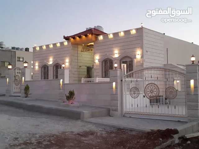 330 m2 More than 6 bedrooms Townhouse for Sale in Zarqa Dahiet Al Madena Al Monawwara