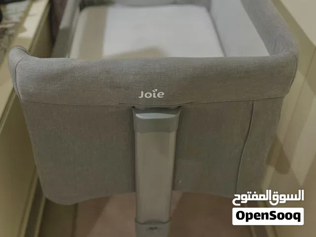 سرير اطفال من جوى