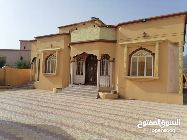 200 m2 4 Bedrooms Townhouse for Rent in Al Sharqiya Dima and Al Taaiyin