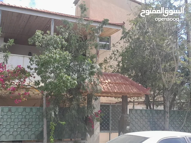 140 m2 More than 6 bedrooms Townhouse for Sale in Zarqa Douqara