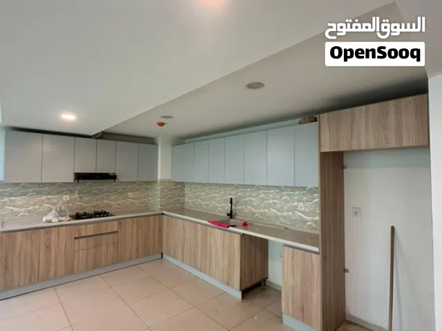 شقه للايجار في مجمع لايف تاورز المساحة 134م