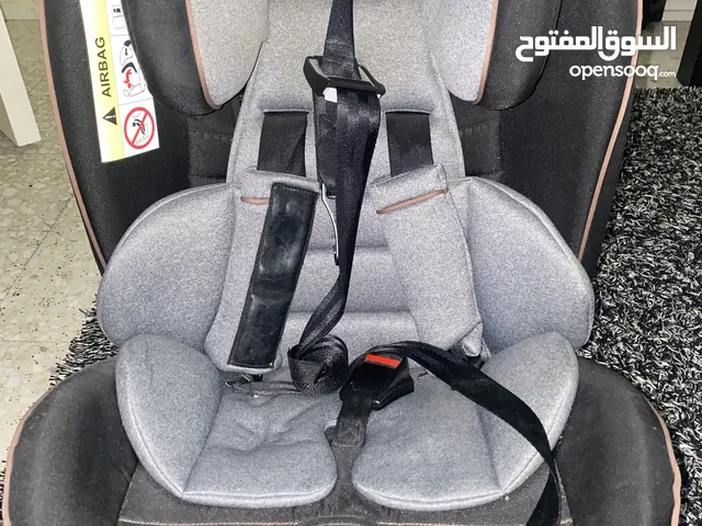 كرسي أطفال للسياره مستعمل نضيف