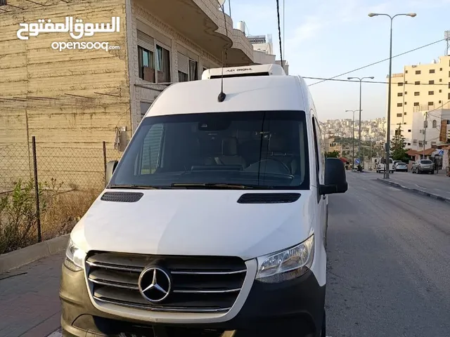 مرسيدس 519 معزول ثلاجة موديل 2021 وحدة تبريد فعالة جدا الباص تحويل جديد من الداخل في شهر 2