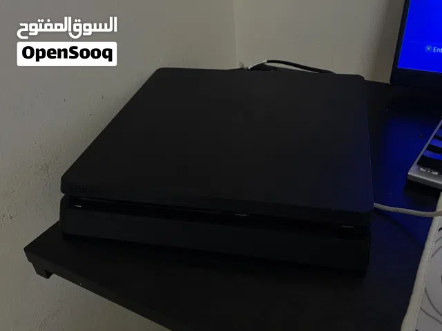 Playstation 4 For sale 550 Dhs URGENT negotiable سوني بلايستيشن 4 للبيع ب 550 مستعمل قابل للتفاوض