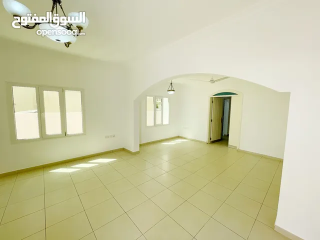 300 m2 4 Bedrooms Villa for Rent in Muscat Ghubrah