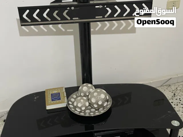 طاولة تلفزيون