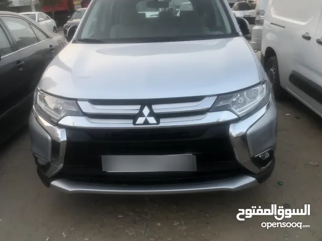 للبيع جيب متيسوبيشي اوتلاندر 2017 فضي الداخل بيج فل اتوماتيك
