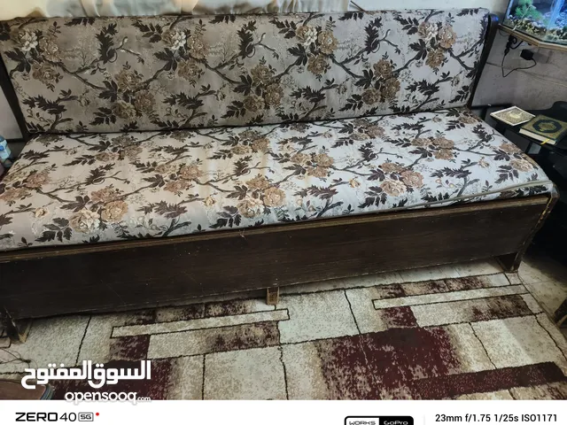 سجلونة خشب عدد 4 مستعملة بحالة جيدة مع طقم كنب 7 مقاعد مستعمل للبيع
