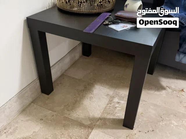 طاولات من ايكيا